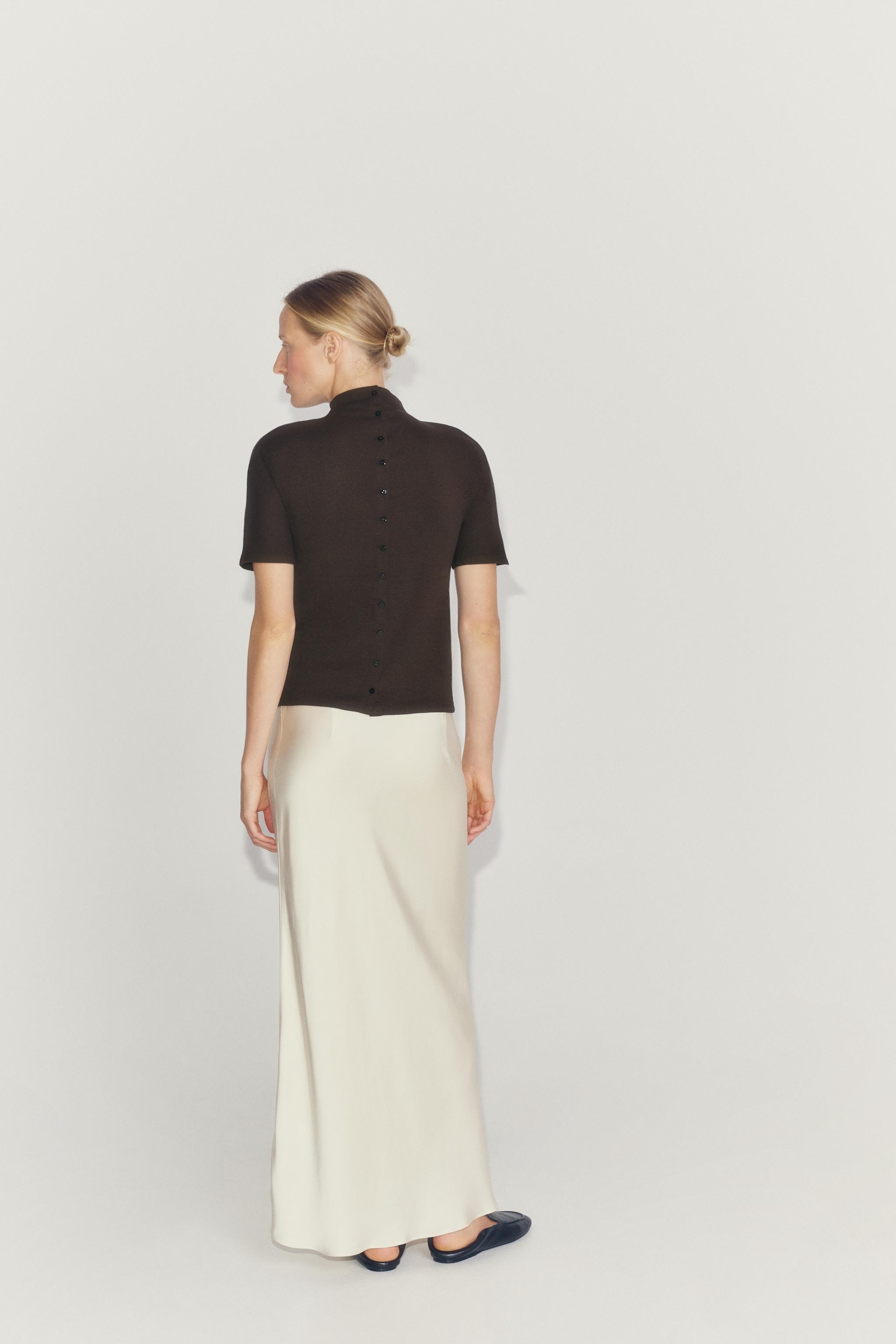 BUTTONED STAND-UP COLLAR T-SHIRT — brown vigore