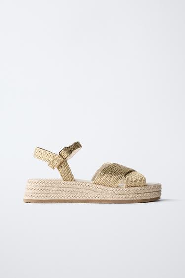 SANDALIA CUERPO TRENZADO - Oro de Zara