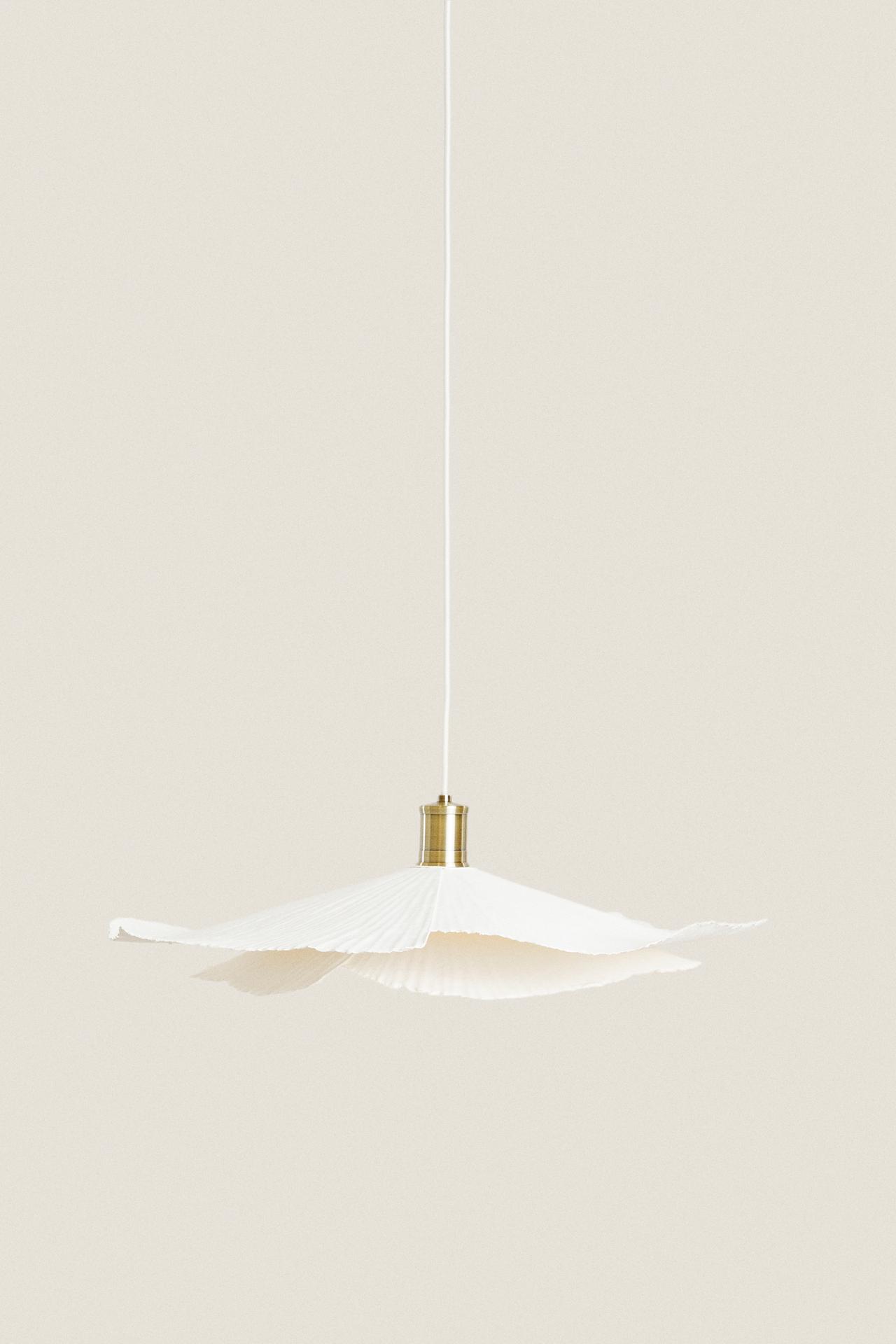 MEDIUM FLOWER CEILING LAMP — Oyster-white