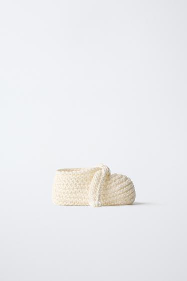 PAPUÇE NË FORMË SANDALE - E bardhë e papërpunuar nga Zara