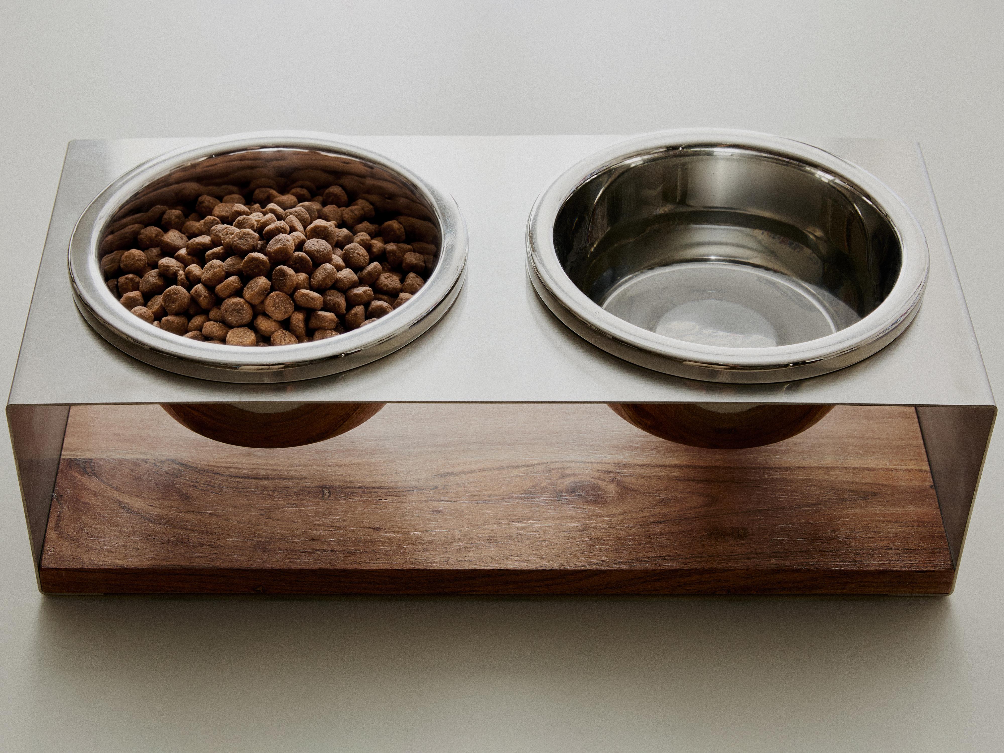 SET OF PET FOOD BOWLS WITH STAND — Matte silver