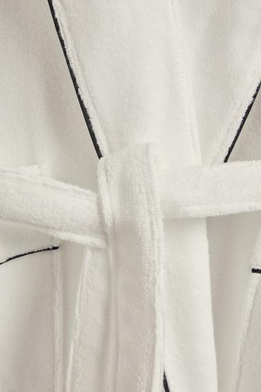 BATHROBE WITH PIPING (400 GXM²) - Black by Zara
