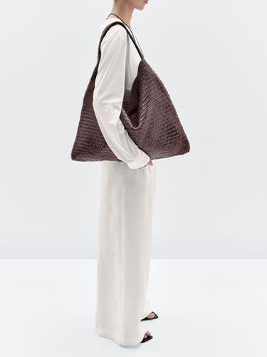 Bolso maxi shopper trenzado piel napa - Marrón de Zara - Imagen 0