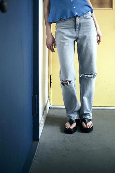 HIGH-WAIST RIPPED MOM FIT JEANS - Light blue by Zara