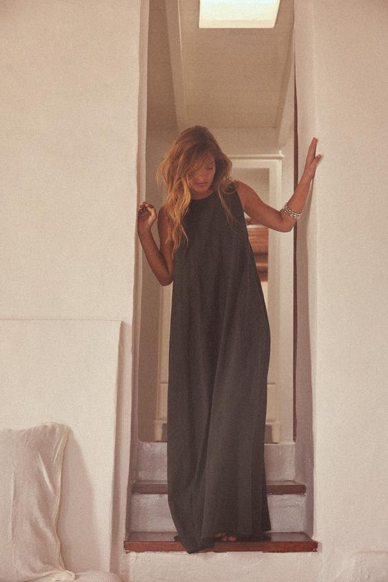 OBJEMNÉ SPLÝVAVÉ MIDI ŠATY - Antracitová šedá od Zara - Obrázek 4