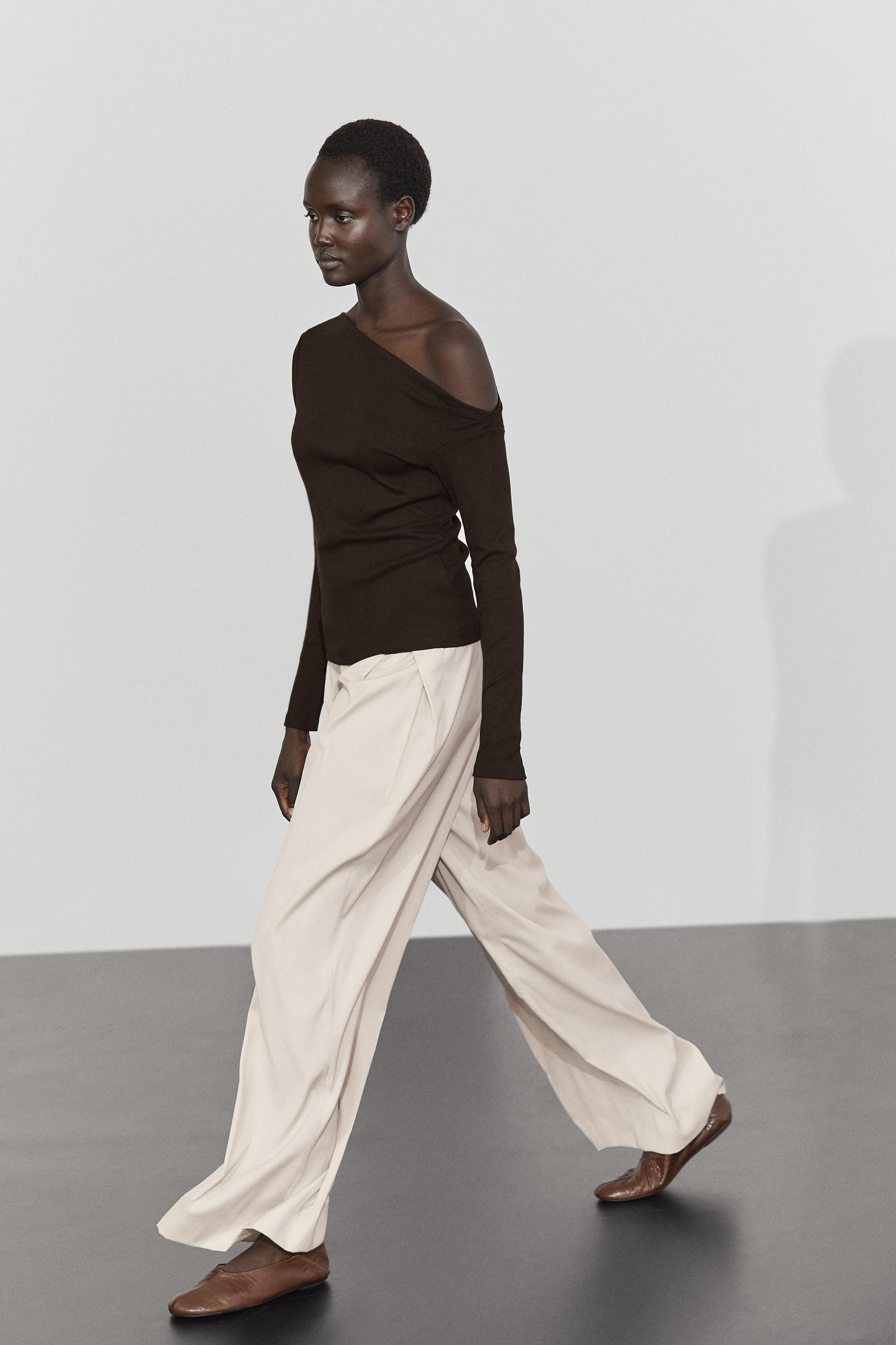 Draped shoulder detail T-shirt — Brown