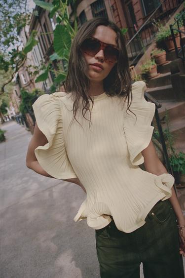 KNIT TOP WITH WAVY TRIMS - Ecru by Zara