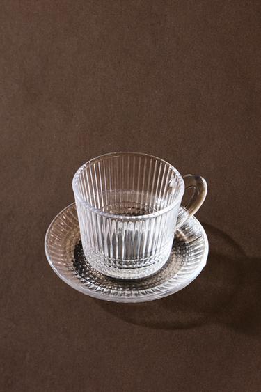 KAFFEETASSE UND UNTERTASSE AUS RELIEFGLAS - 990 von Zara