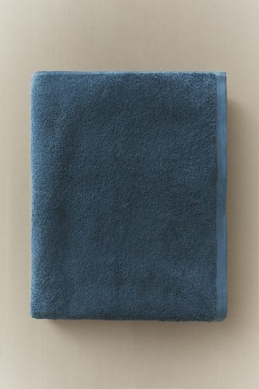 GŁADKI RĘCZNIK KĄPIELOWY Z BAWEŁNY FROTTE (500 GXM²) - Niebieski stonowany Zara