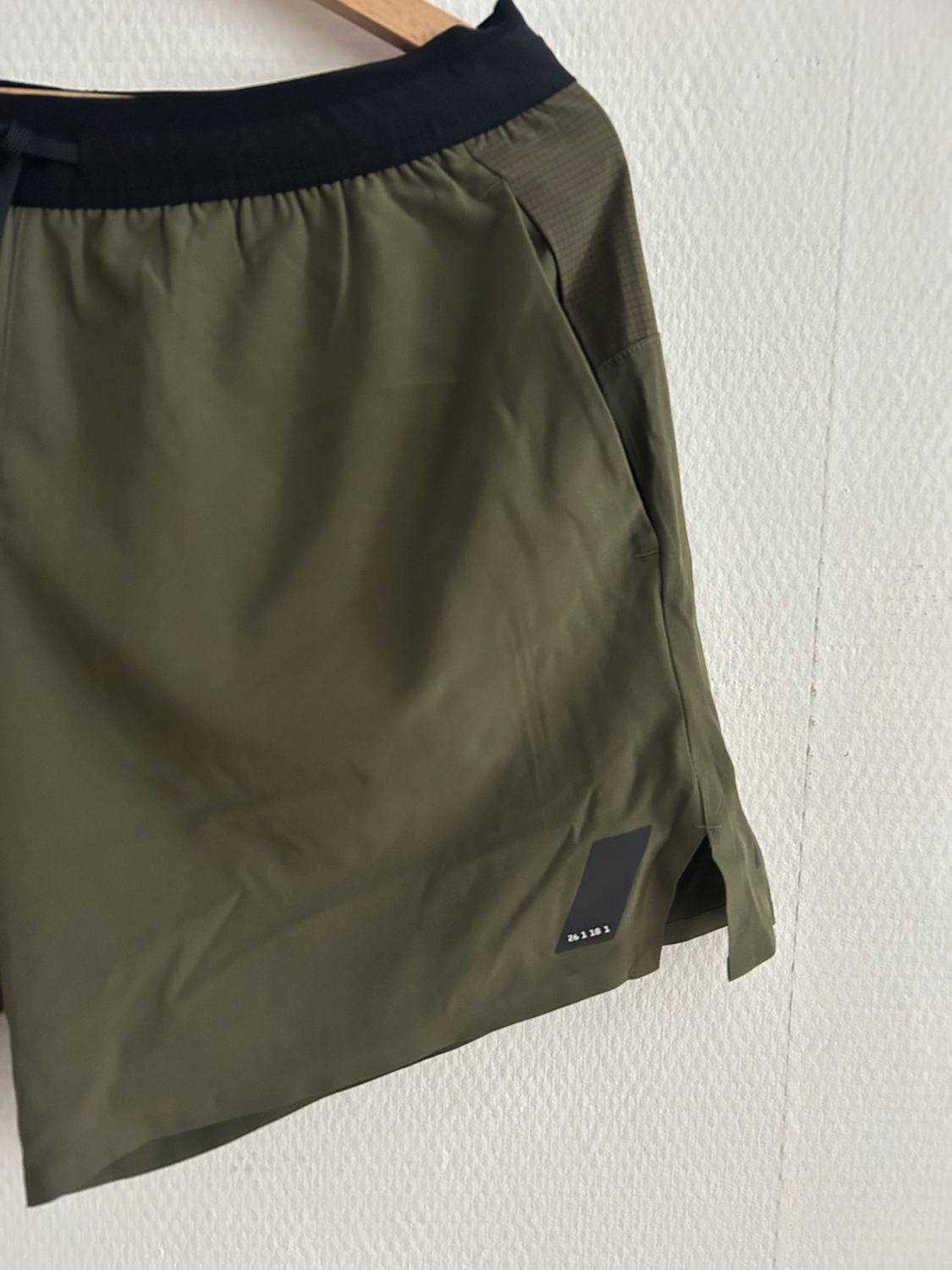 BASIC TRAINING SHORTS - Image 4