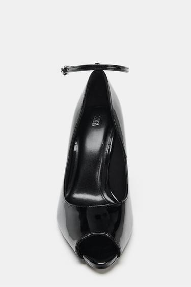 PUMPS IN LACKOPTIK - Schwarz von Zara