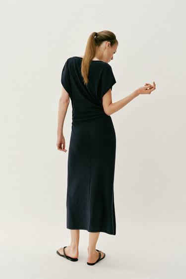 ROBE LONGUE EN MAILLE À FRONCES LATÉRALES - Bleu marine de Zara - Image 5