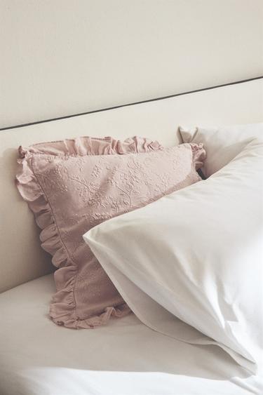 HOUSSE DE COUSSIN JACQUARD VOLANT - Rose pâle de Zara - Image 4