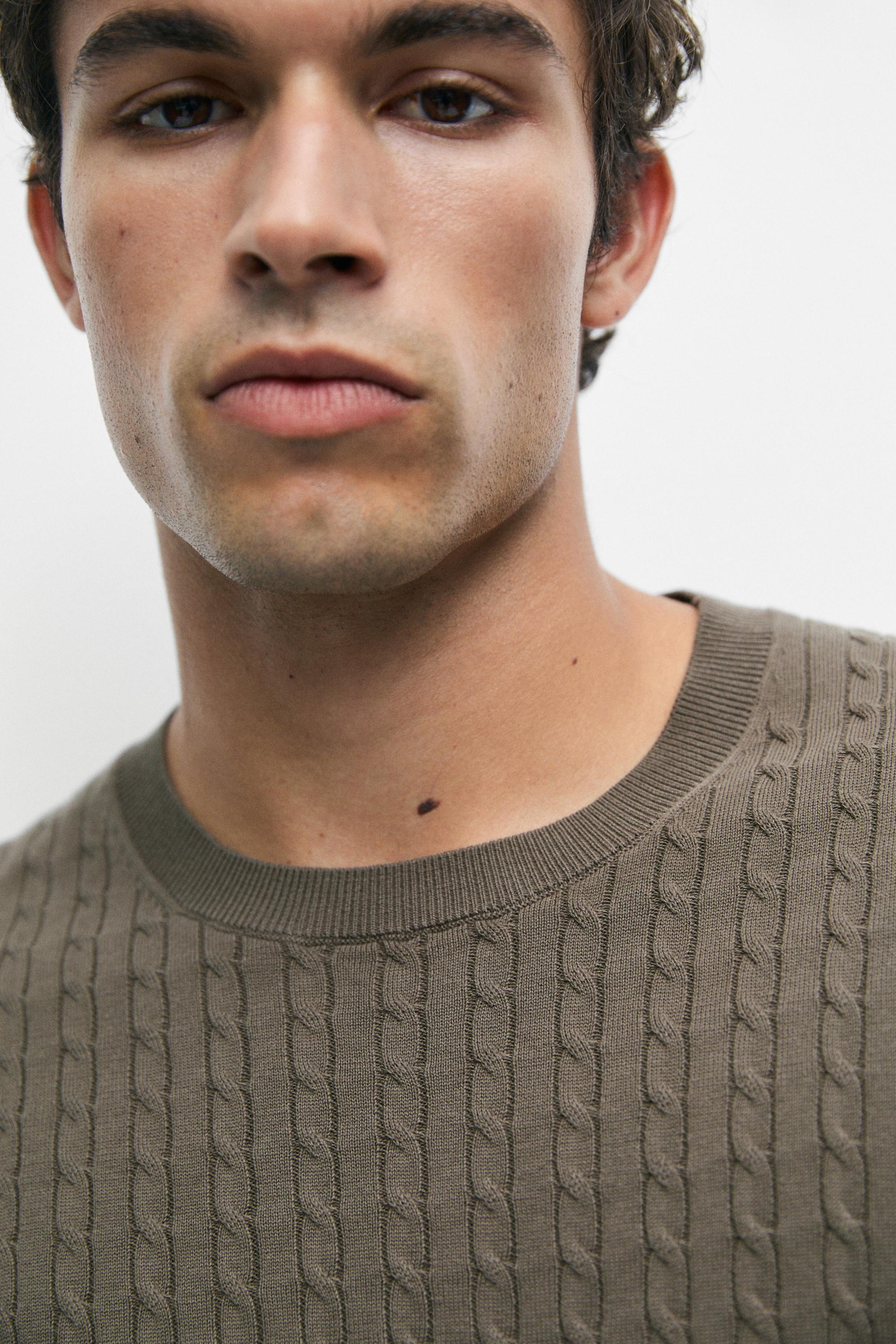 Cable-knit short sleeve sweater
