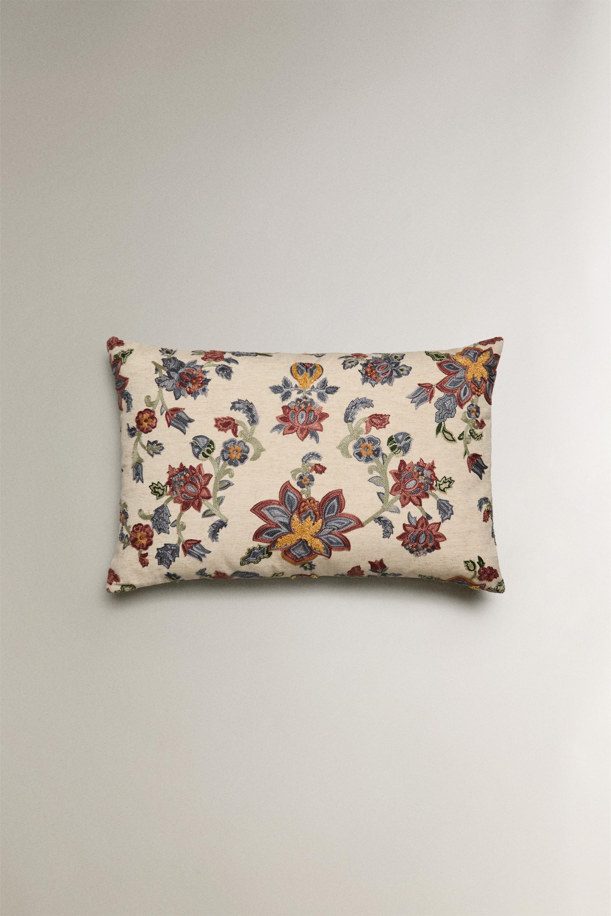 HOUSSE DE COUSSIN BRODERIES