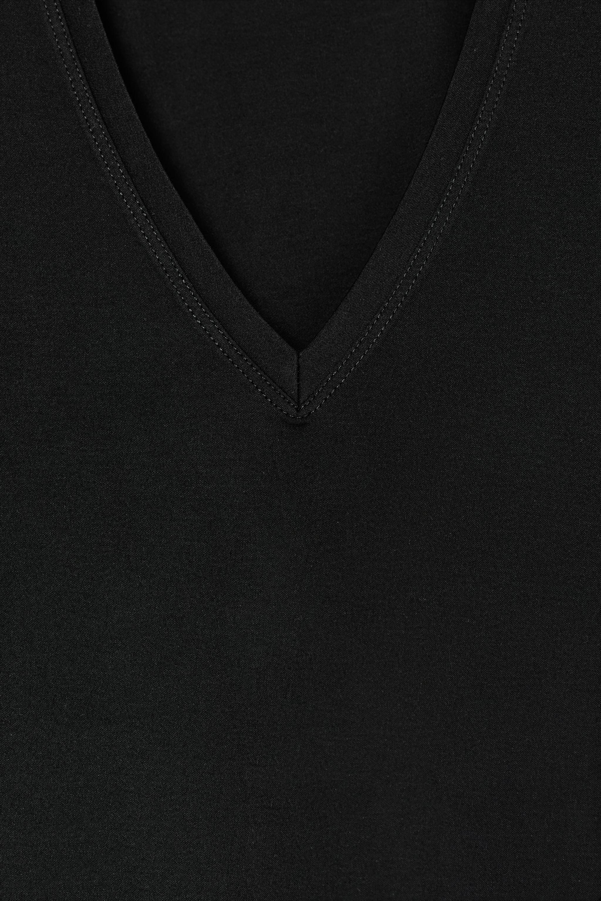 INTERLOCK V-NECK T-SHIRT