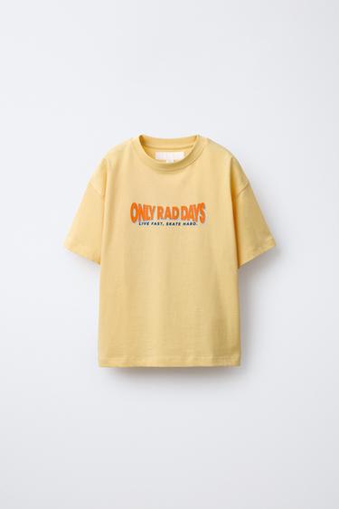 ФУТБОЛКА С ТЕКСТОВЫМ ПРИНТОМ — ЖЕЛТЫЙ от Zara