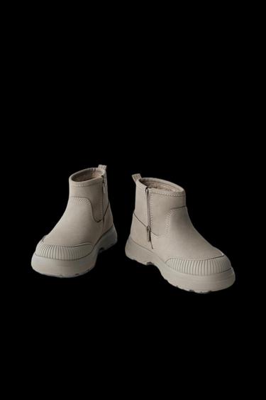 BOTA FORRADA - Gris de Zara