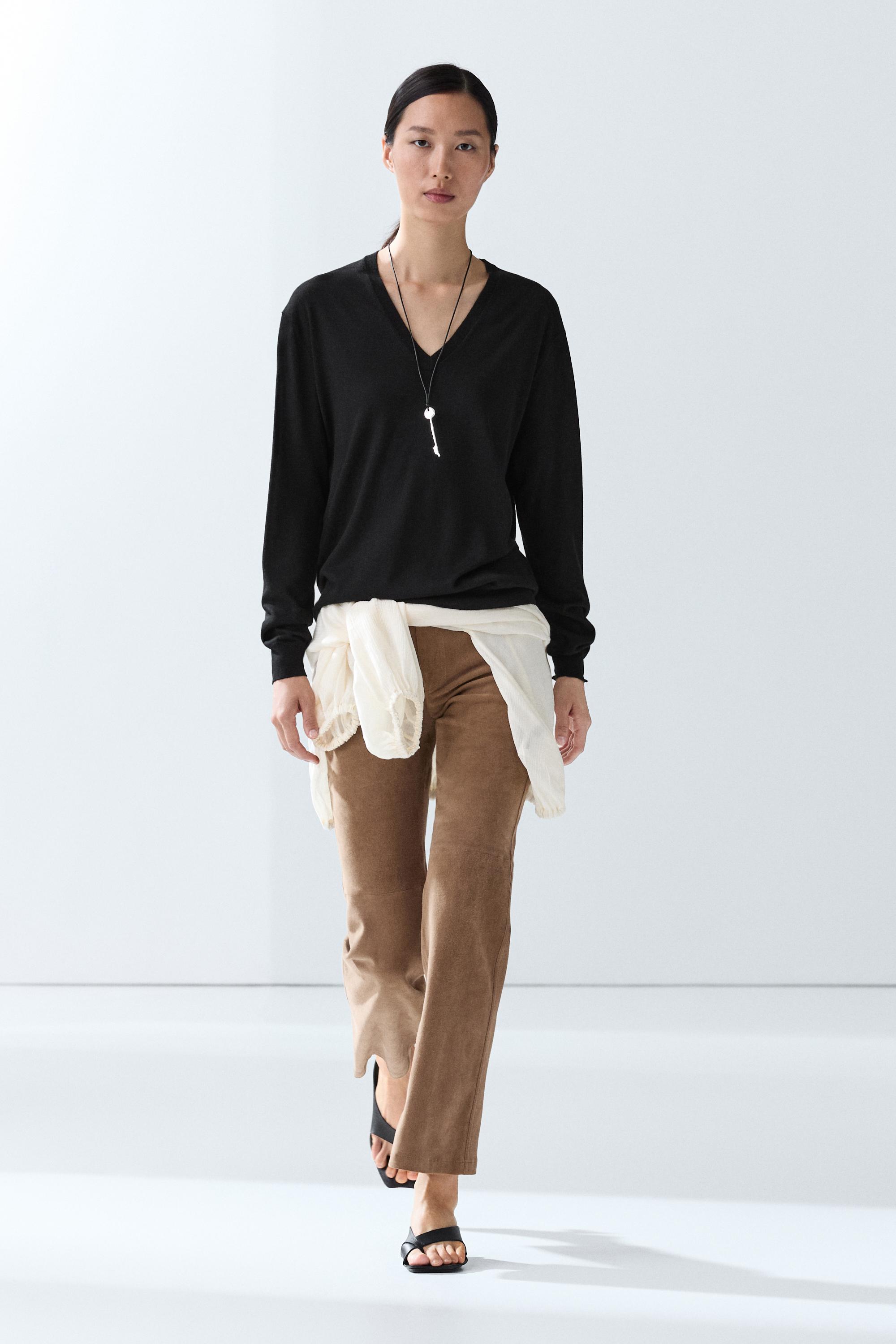 V-neck knit sweater — Black