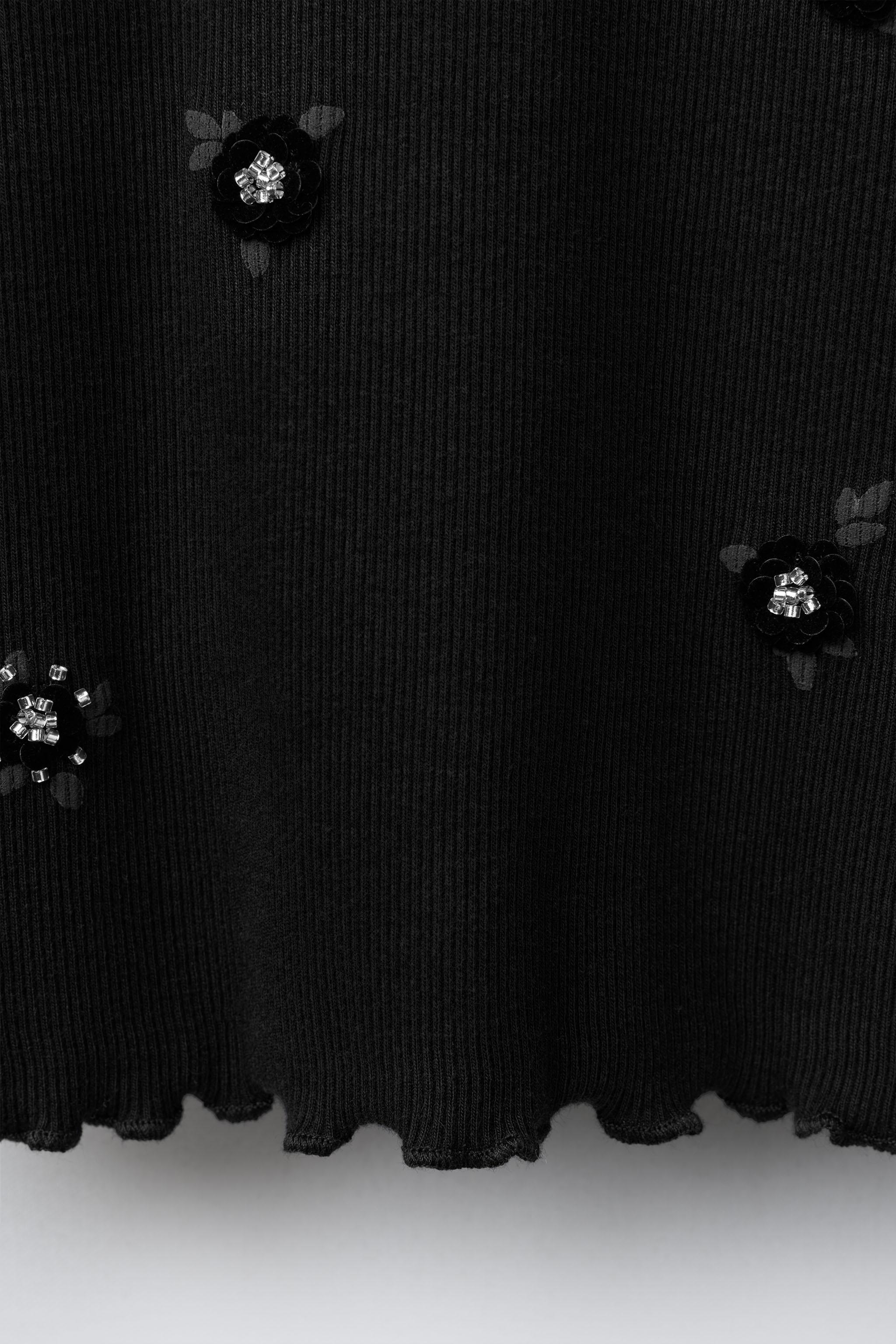 RIB T-SHIRT WITH BEADED FLOWERS