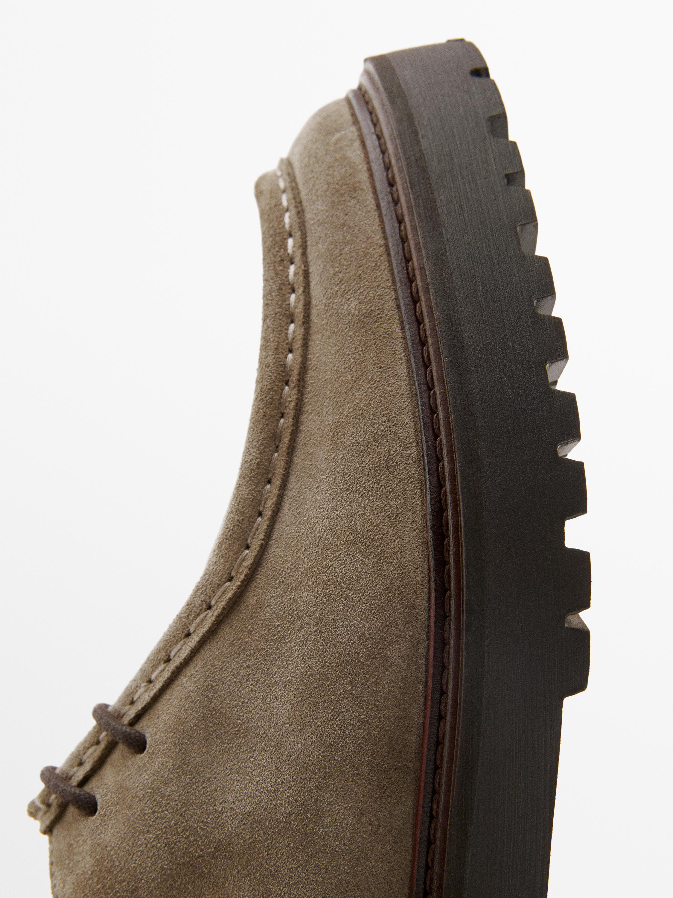 Chaussures en croûte de cuir avec ganse