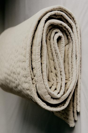 FADED VELVET QUILT - Beige by Zara