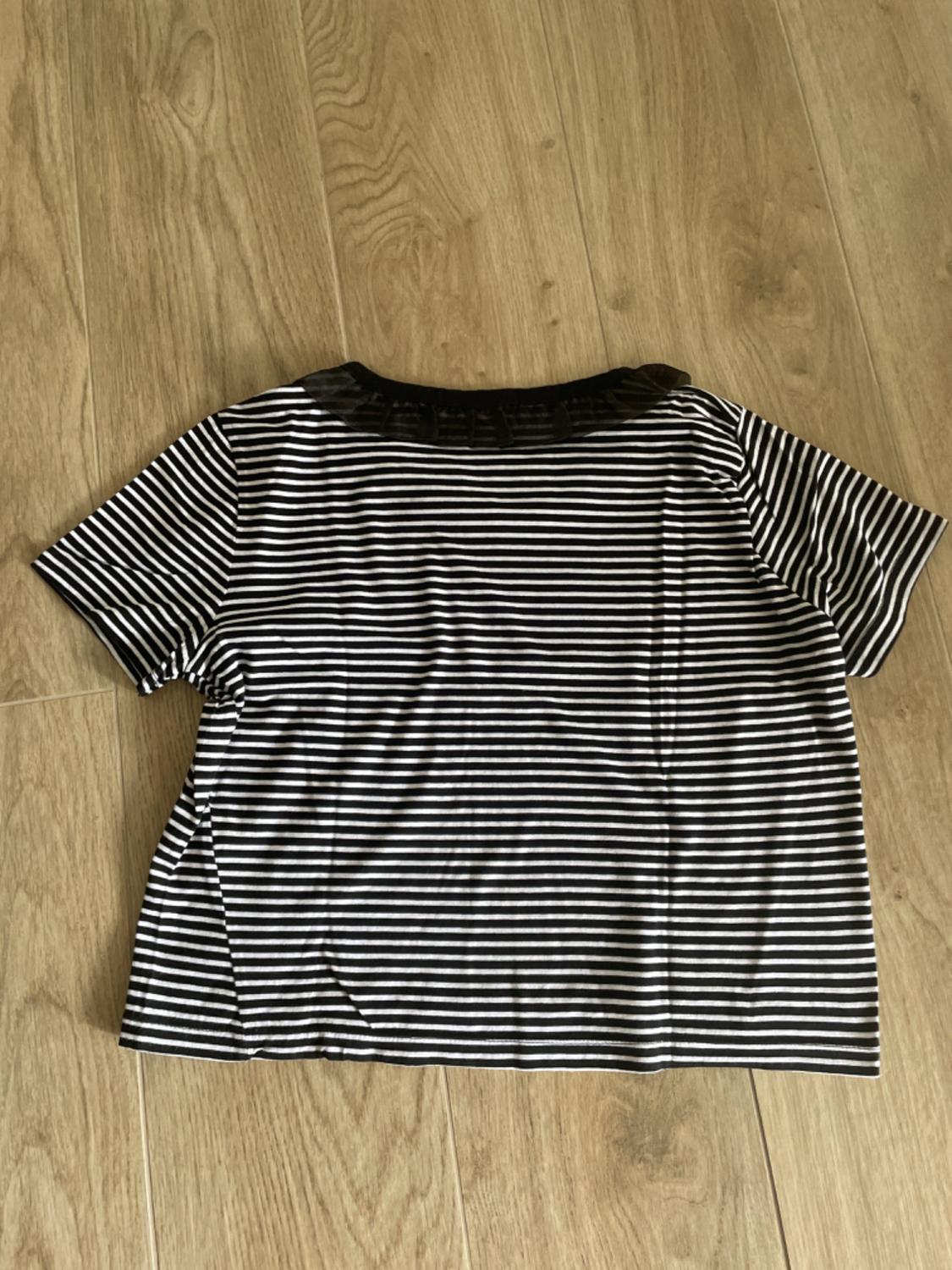 T-SHIRT WITH TULLE RUFFLE TRIMS - Image 2
