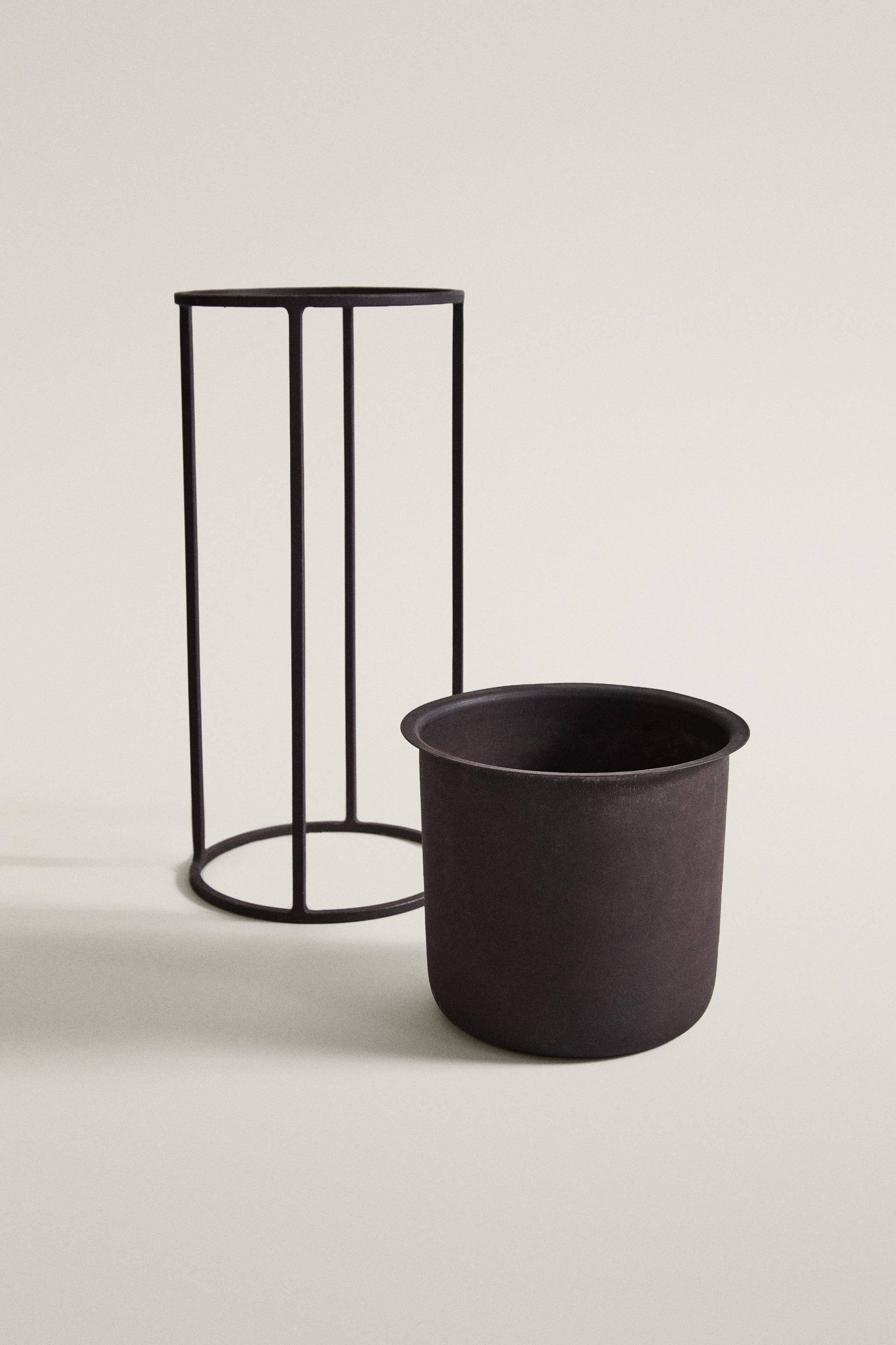 METAL PLANTER