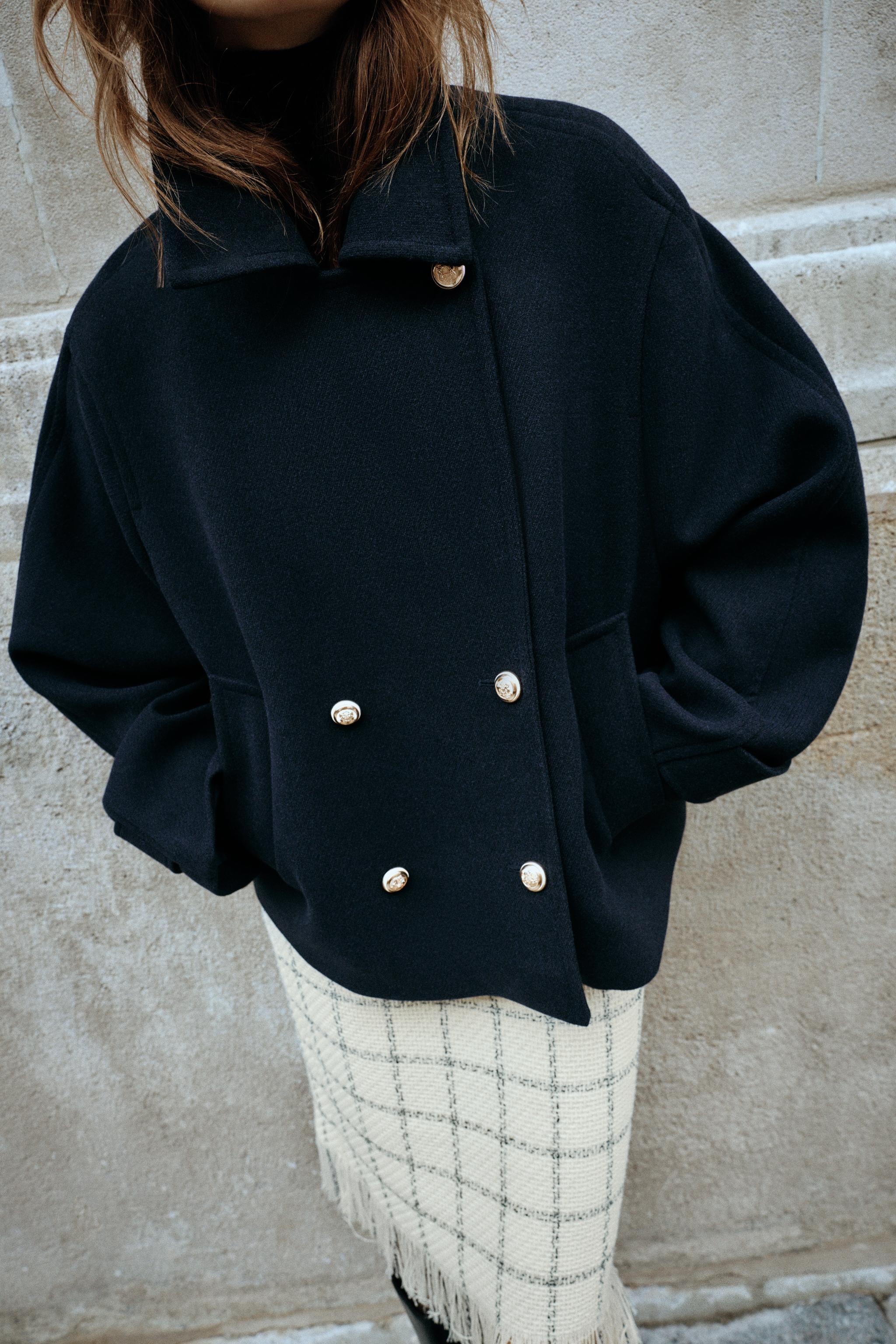 SHORT DOUBLE-BREASTED COAT
