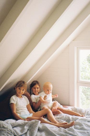 2-6 ANOS/ PIJAMA T-SHIRT E BERMUDA QUADRO VICHY E FLORECTIAS - Cru da Zara