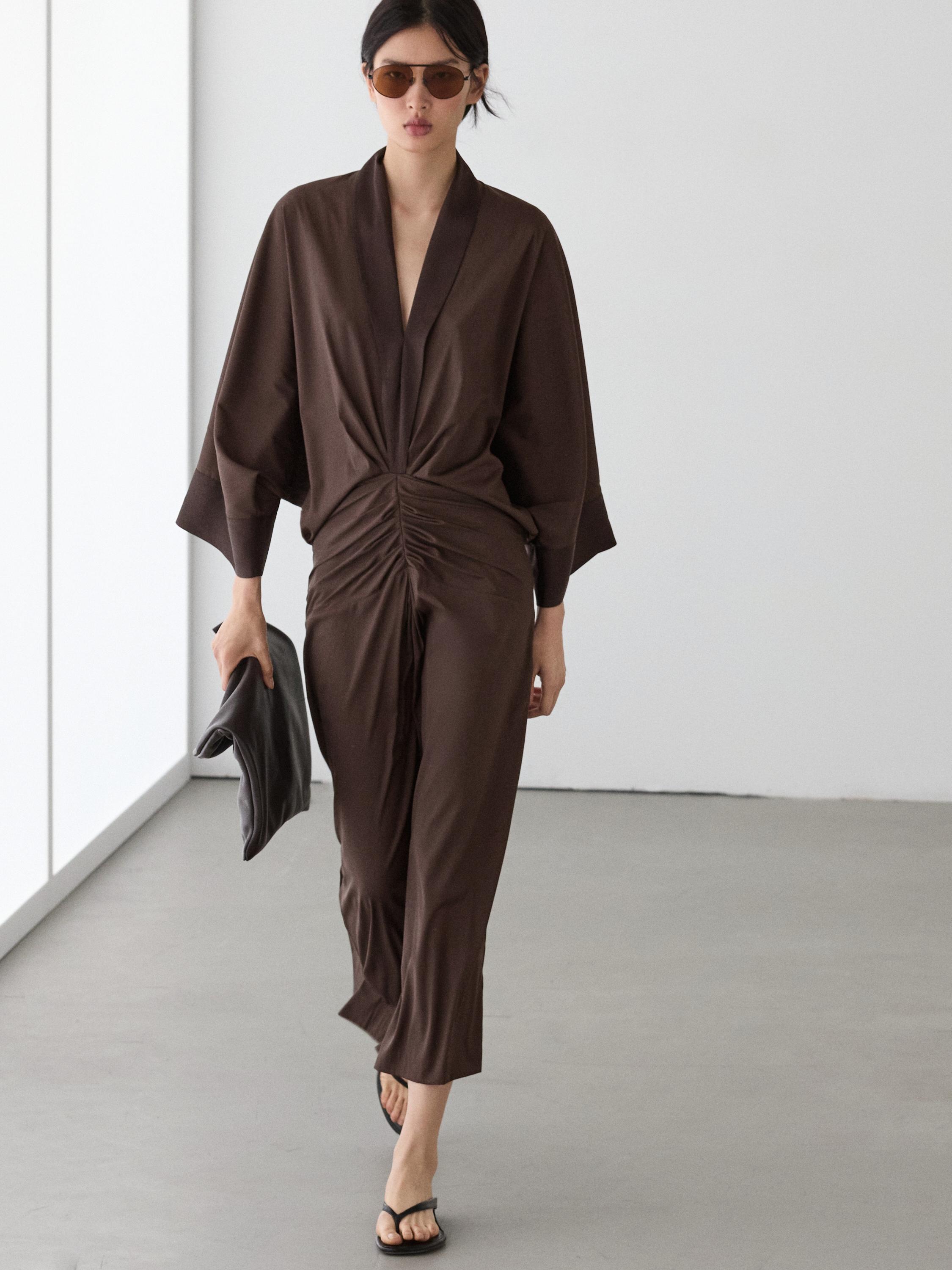 Long sleeve dress with gathered detail — Chocolate
