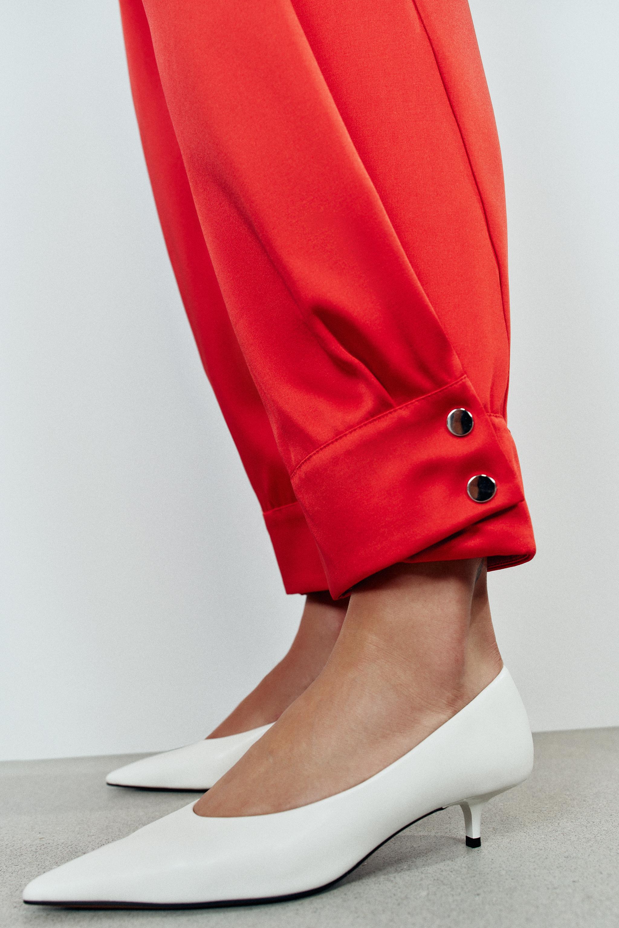 Zara Saten yüzeyli düğmeli paça pantolon görsel 5