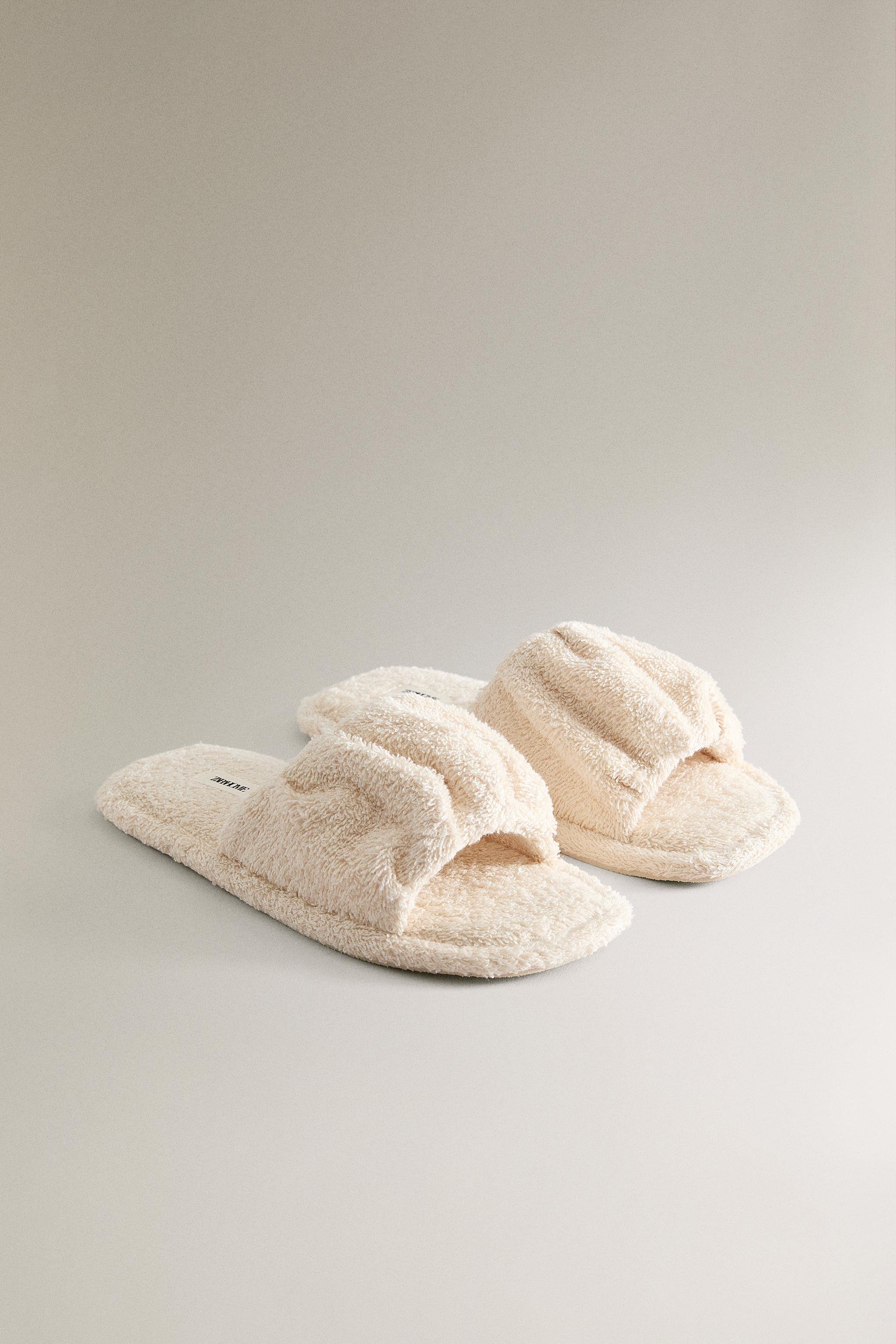 PLEATED TERRYCLOTH BATHROOM SLIDERS — Beige