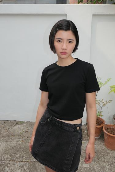 CROPPED STRETCH T-SHIRT - Black by Zara