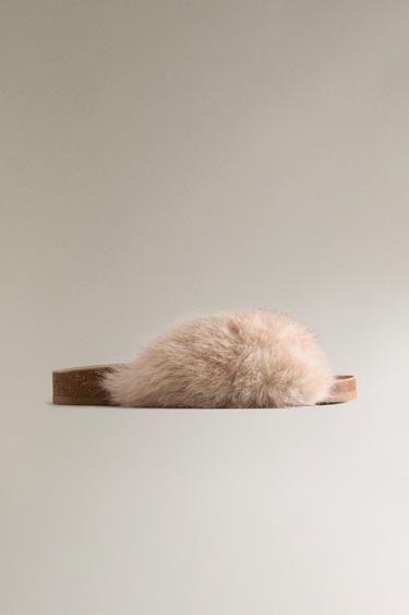 SANDALIA CRUZADA EFECTO PELO - Gris Topo de Zara