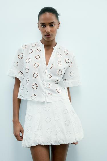 CAMISA CROP BORDADOS - Blanco de Zara
