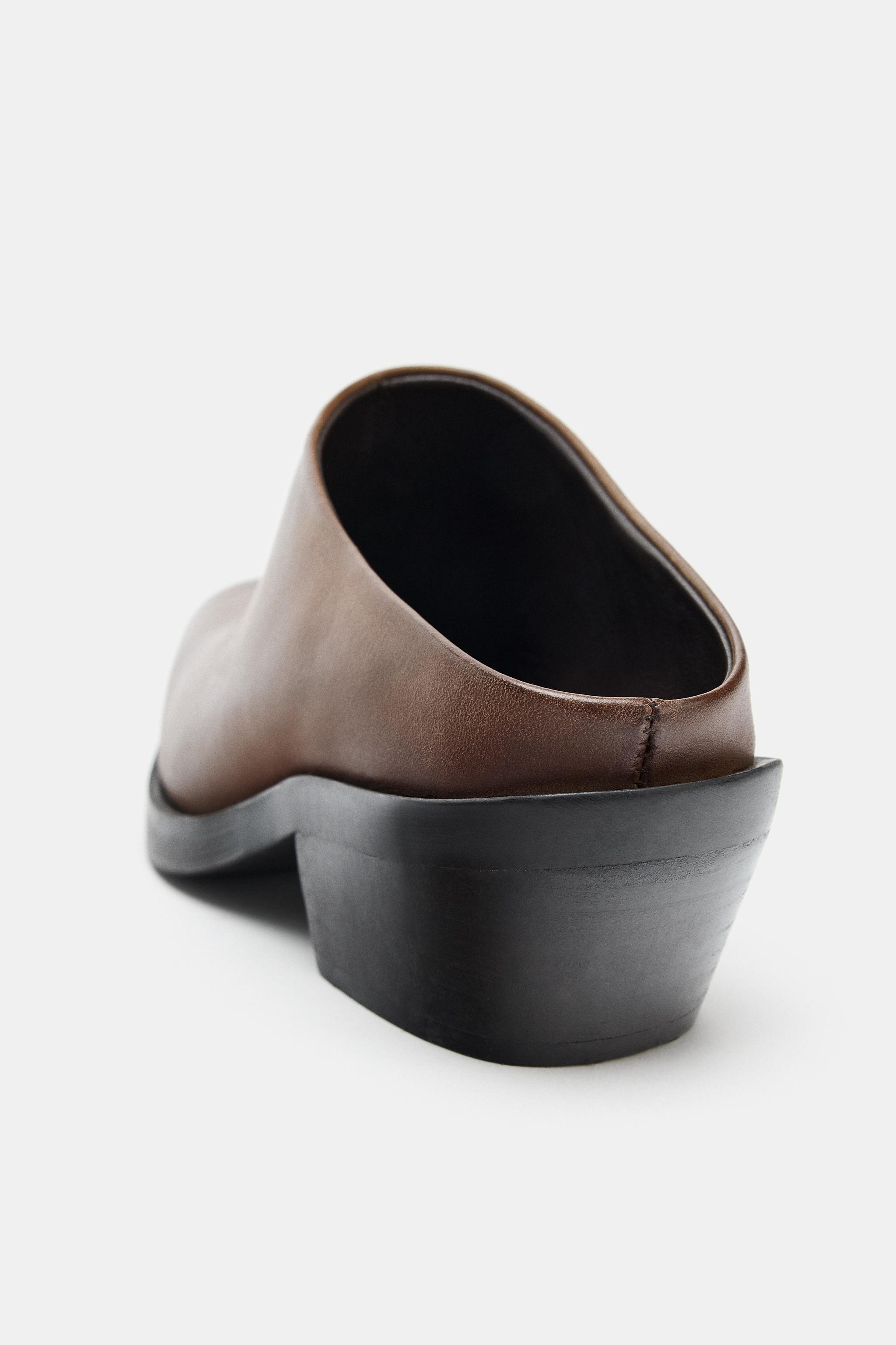 DISTRESSED LEATHER CLOGS