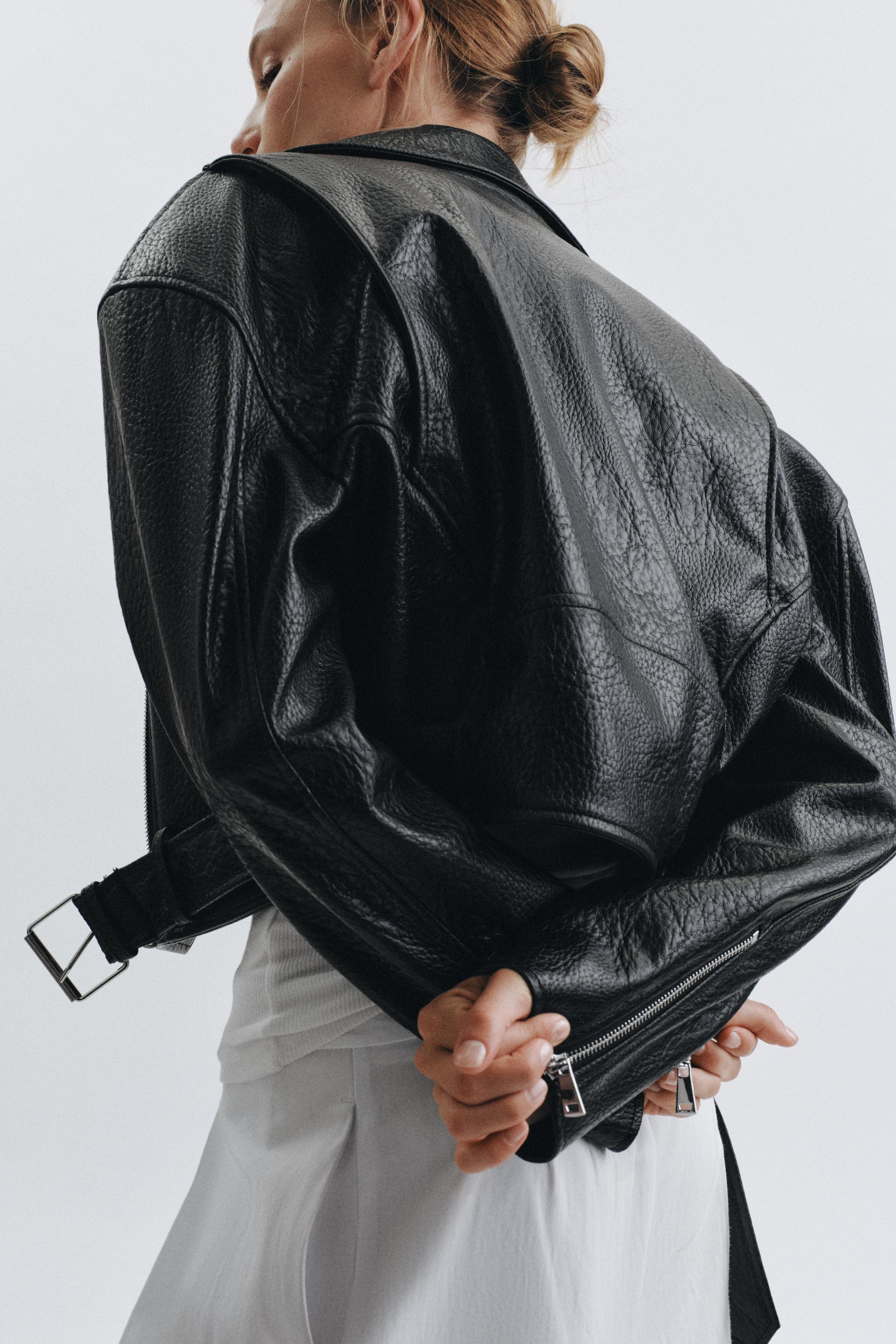 BLOUSON DE MOTARD À ÉPAULETTES EN MATIÈRE SYNTHÉTIQUE