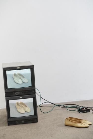 LEATHER BALLET FLATS WITH BOW - SAND/BROWN by Zara - Image 0