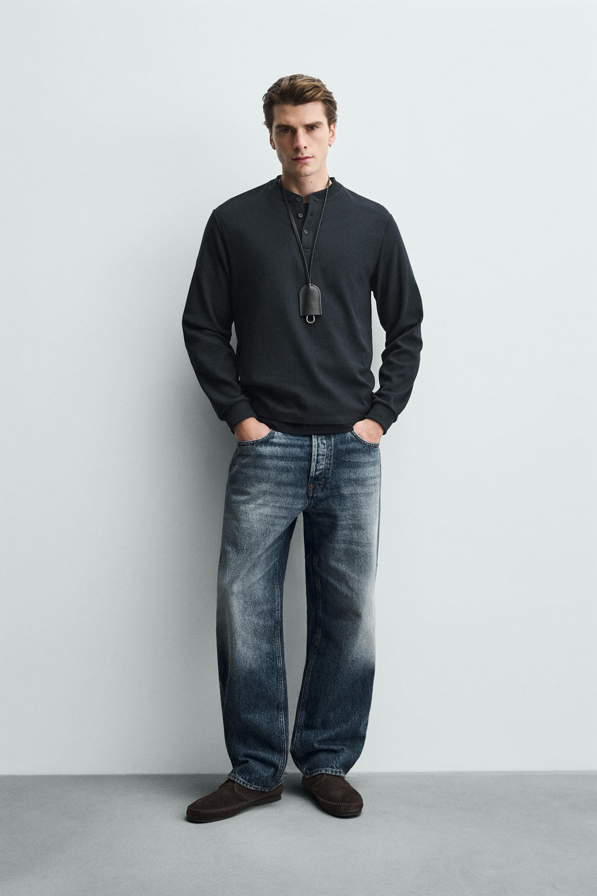 TEXTURED HENLEY COLLAR T-SHIRT
