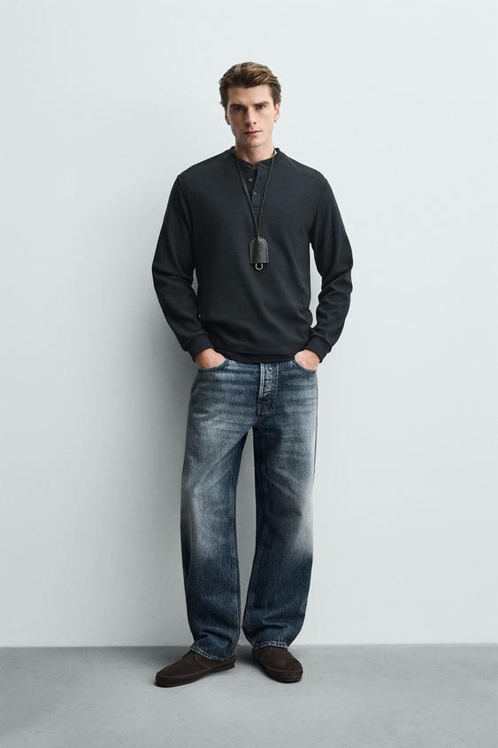 TEXTURED HENLEY COLLAR T-SHIRT