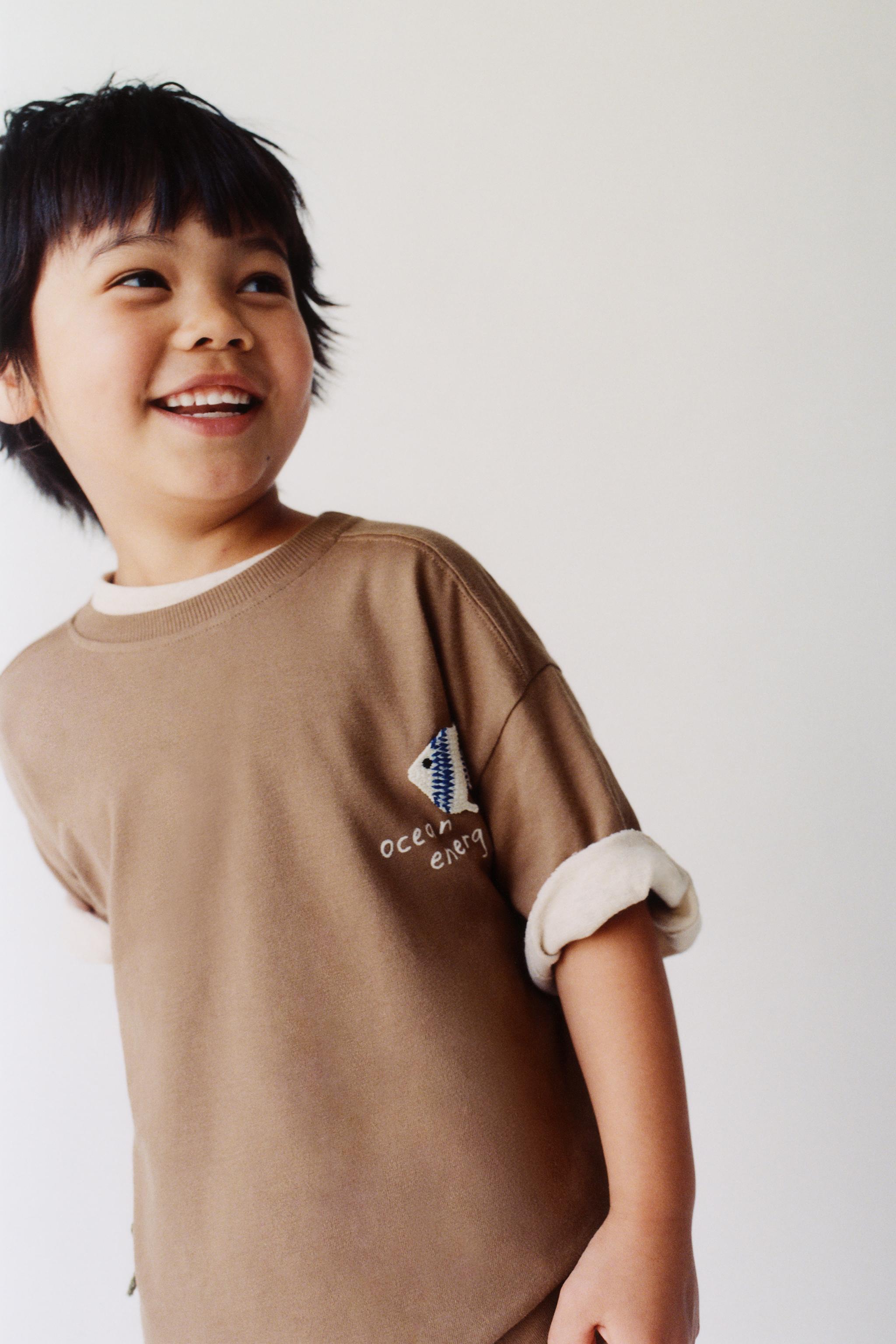 CROCHET PATCH T-SHIRT — Light brown