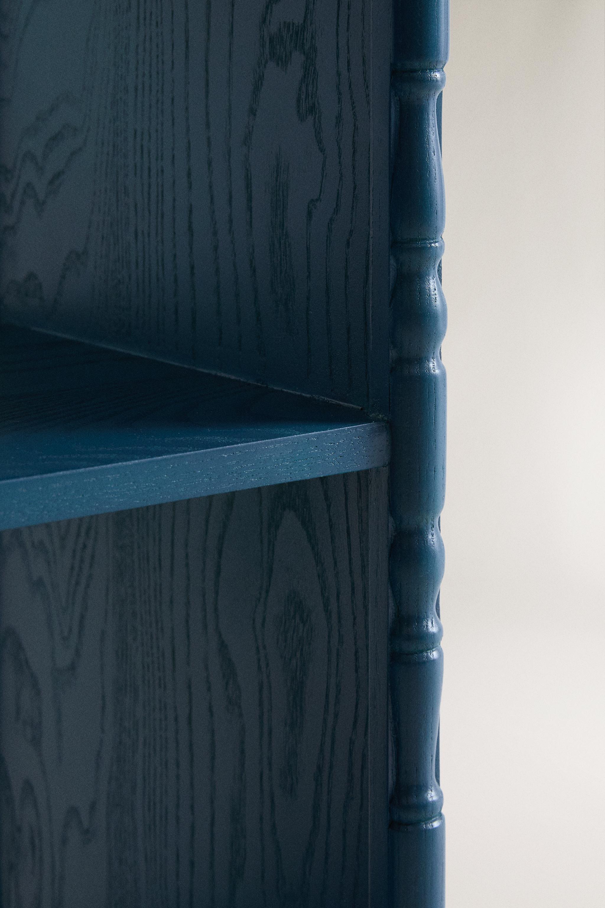 LACQUERED WOOD SIDE TABLE