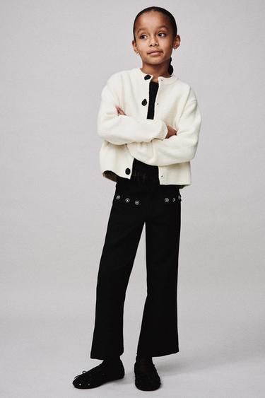 جاكيت محاك بأزرار وزهور من الساتان - خَام الخاص بـ Zara