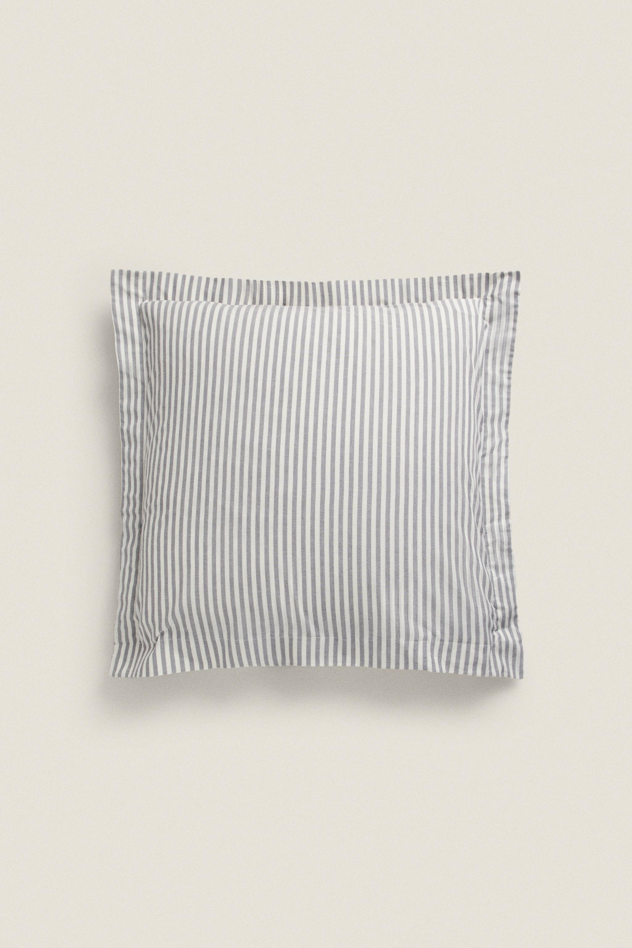 PILLOWCASE WITH NARROW STRIPES - Grey