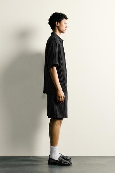 TEXTURED RELAXED FIT BERMUDA SHORTS - Black by Zara