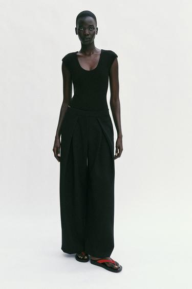 BODY ESCOTE REDONDO - Negro de Zara