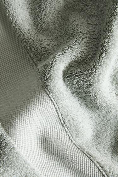 COTTON BATH TOWEL - Blue / Green by Zara