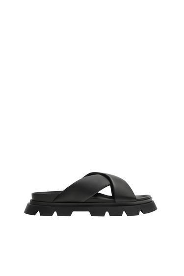 STRAPPY CHUNKY SANDALS