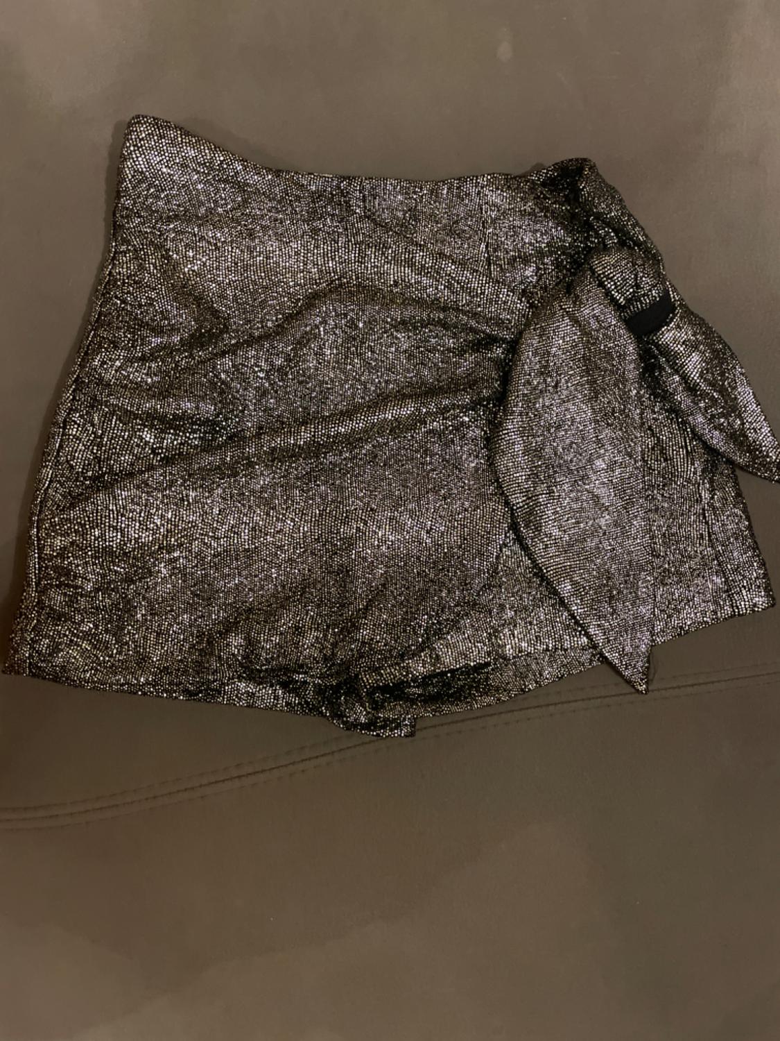 SKORT WITH KNOT DETAIL